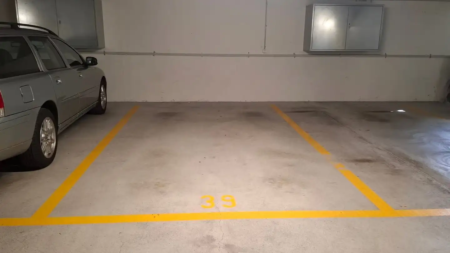 Underground parking space for rent - Glärnischstrasse 6, 8632 Tann