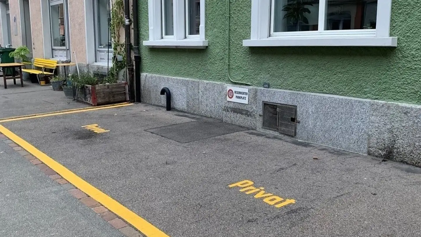 Place de parking extérieure à louer - Dubsstrasse 34, 8003 Zürich