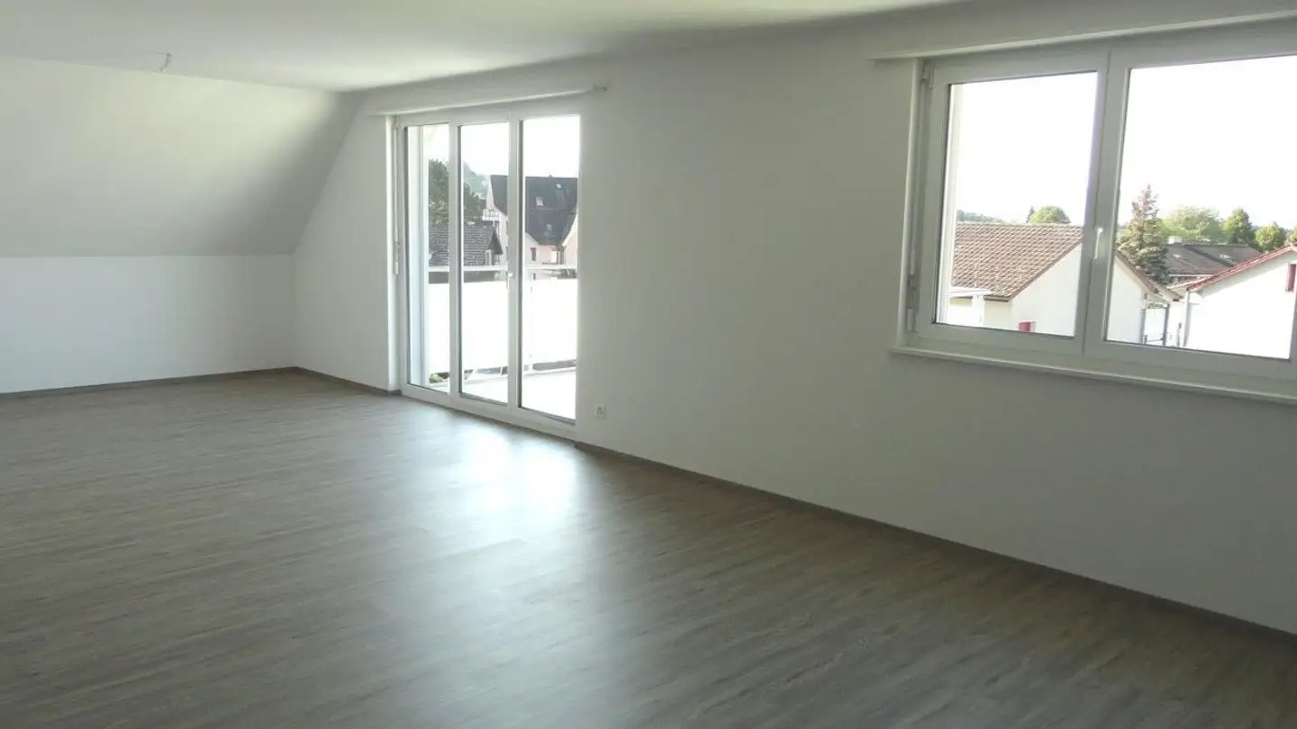 Dachgeschosswohnung mieten - Untere Bahnhofstrasse 4, 8340 Hinwil - Foto 2
