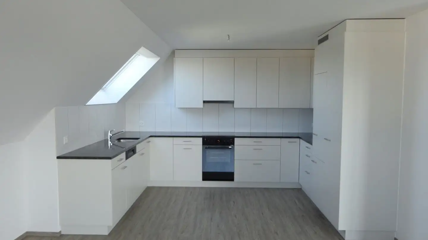 Dachgeschosswohnung mieten - Untere Bahnhofstrasse 4, 8340 Hinwil - Foto 3
