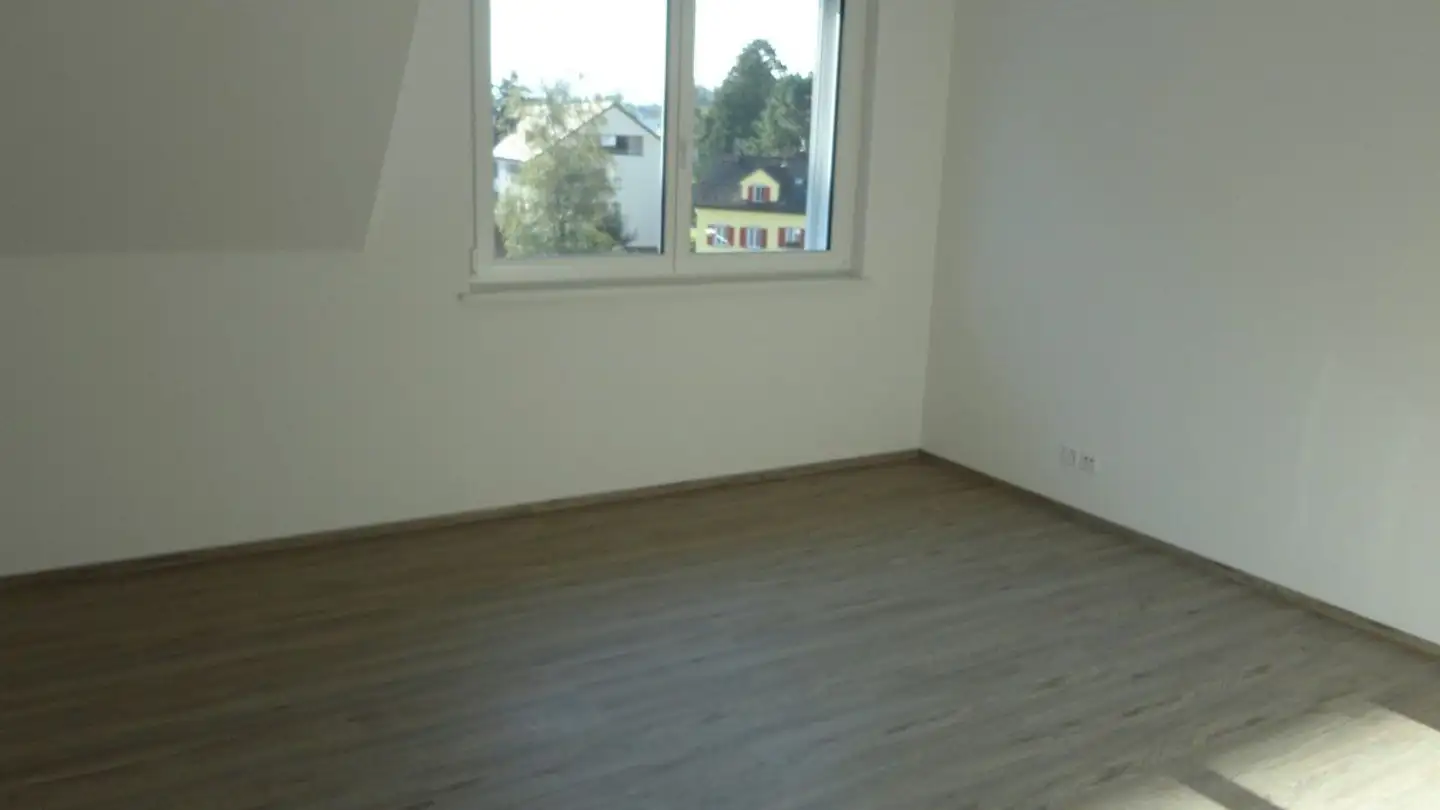 Dachgeschosswohnung mieten - Untere Bahnhofstrasse 4, 8340 Hinwil - Foto 4