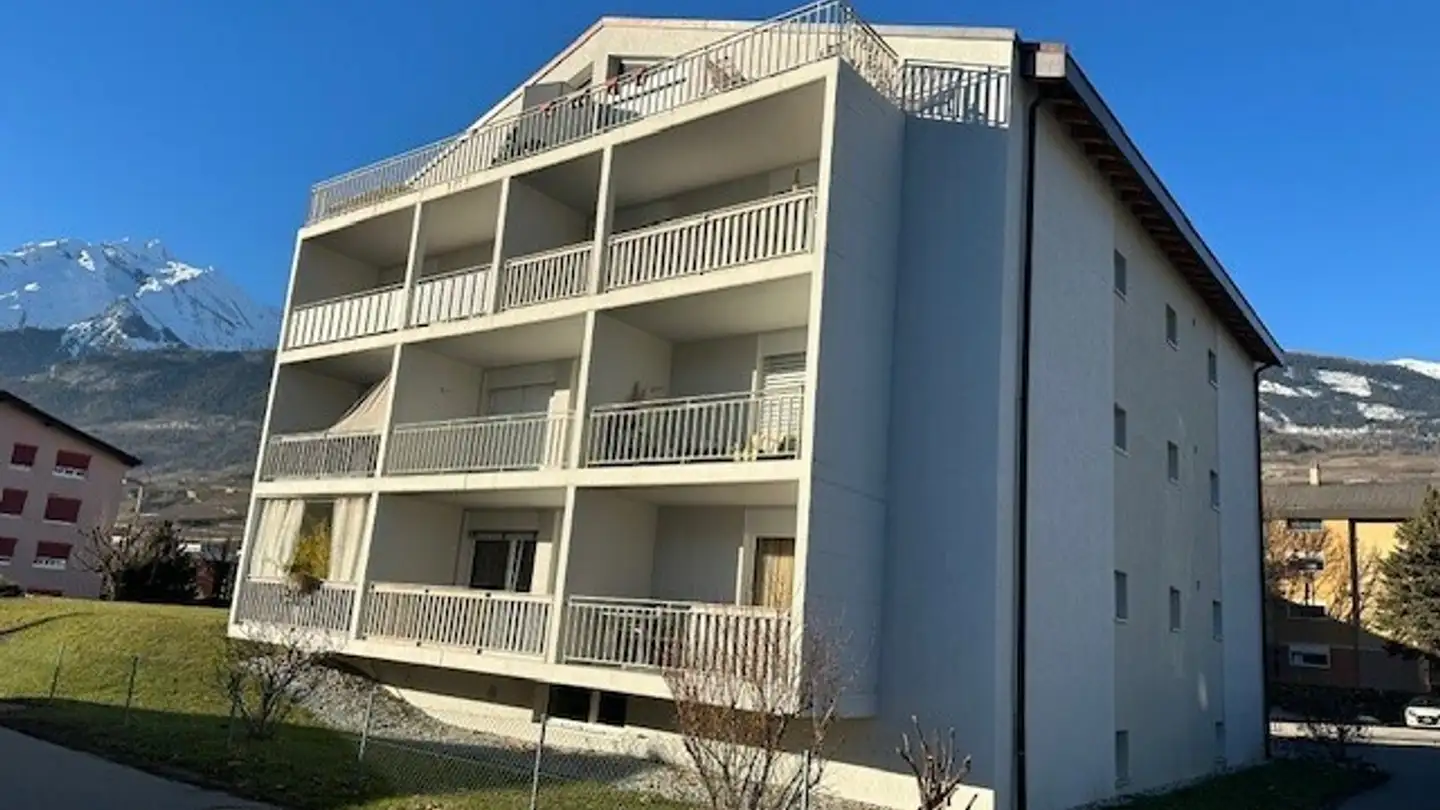 Place de parking souterraine à louer - Rue De Vétroz 57, 1964 Conthey