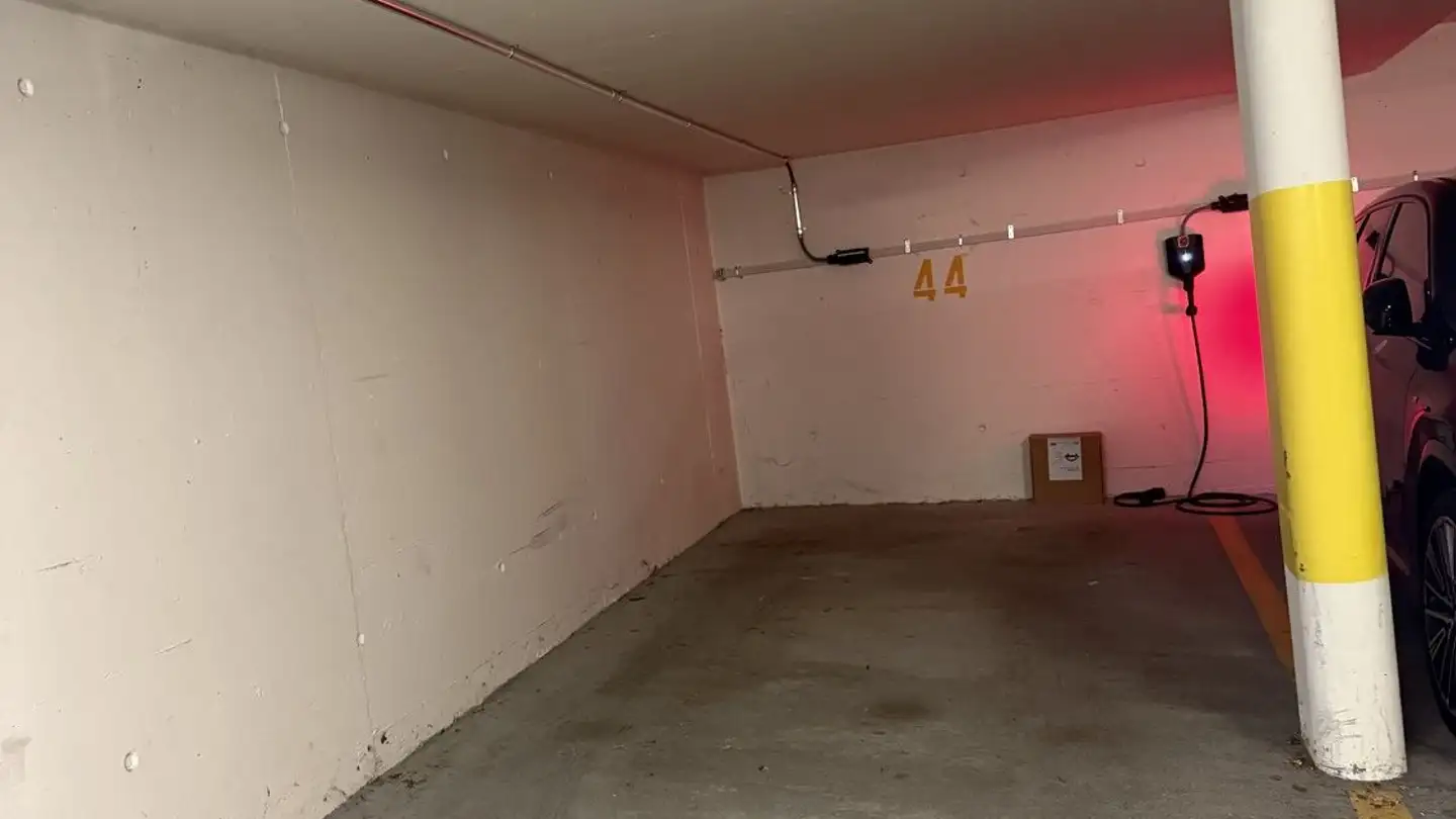 Single garage for rent - Sennhüttenstrasse 6, 8907 Wettswil