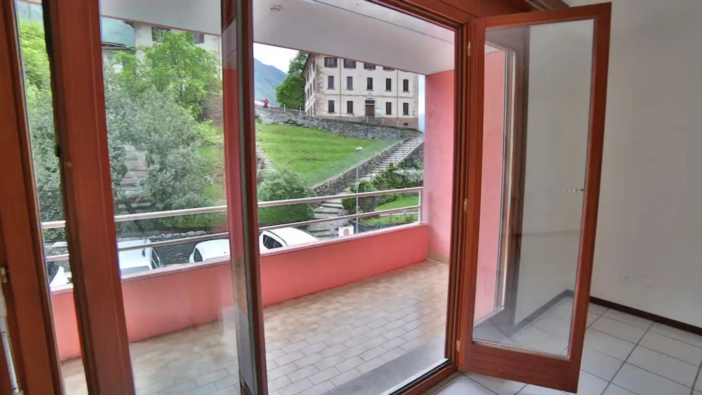 Apartment for rent - Stazione 17, 6535 Roveredo GR - Photo 2