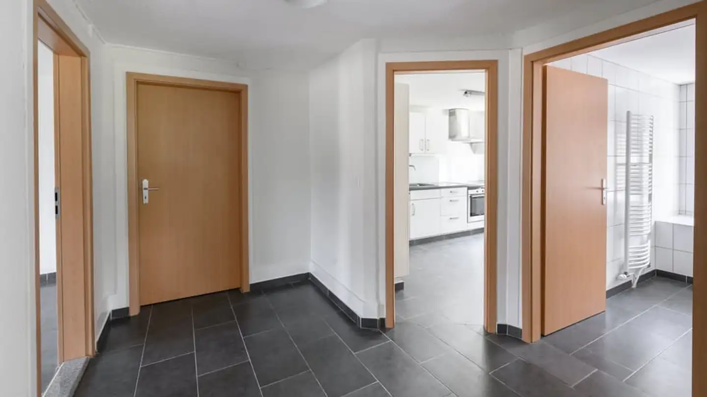 Appartement à louer - Place De La Gare 5, 2735 Malleray - Photo 2