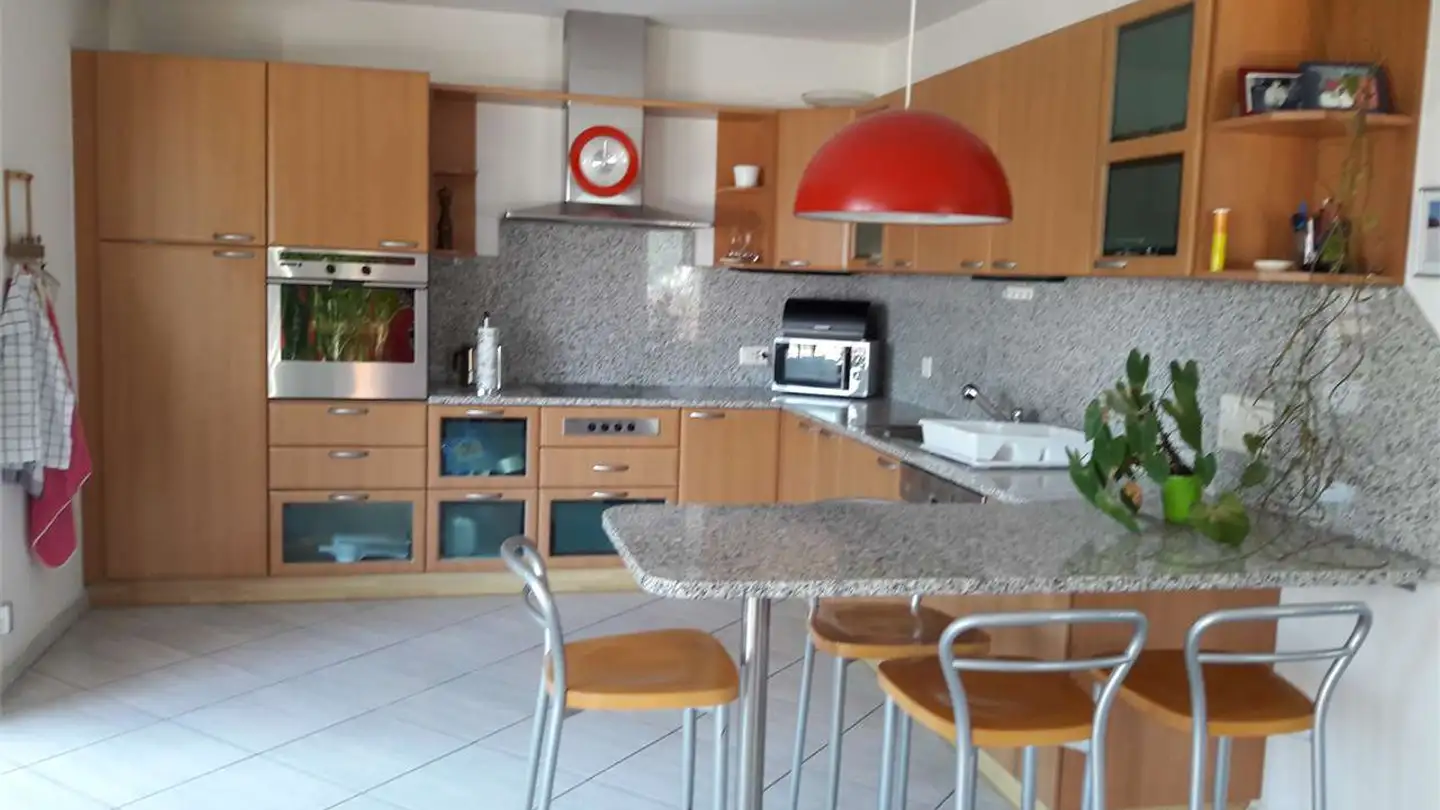 Single house for rent - 6949 Comano