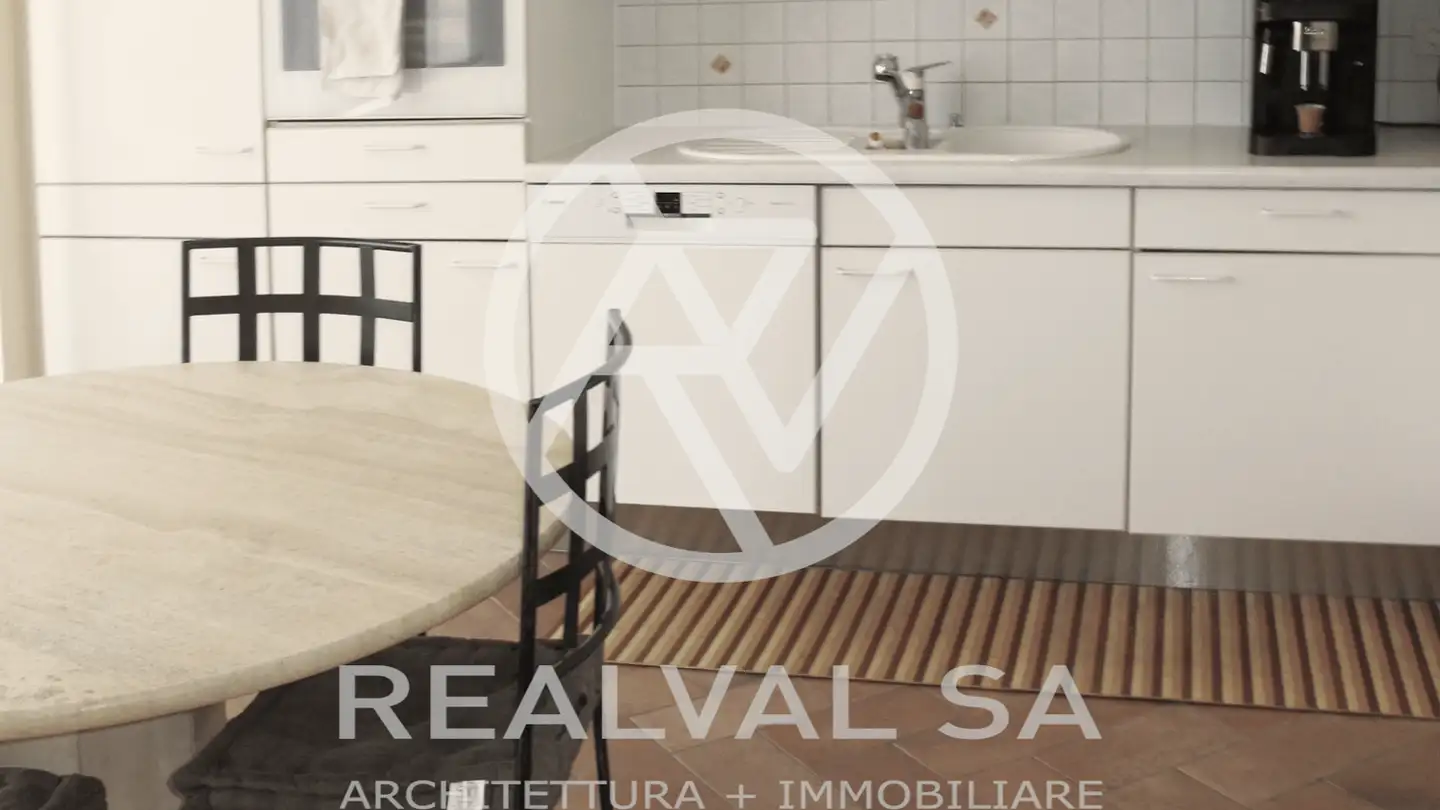 Stepped house for sale - 6916 Grancia - Photo 2