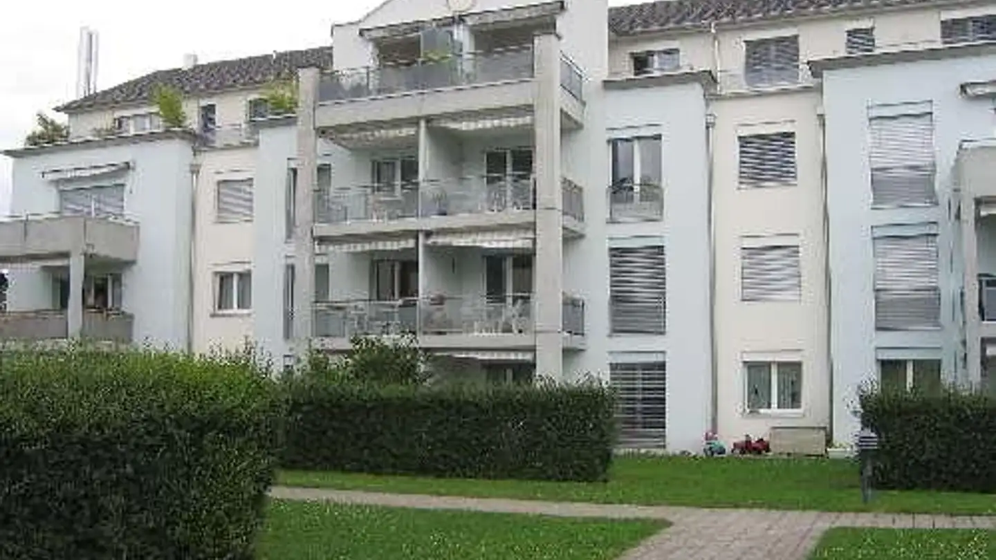 Tiefgaragenstellplatz mieten - Blumenaustrasse 1, 8645 Jona
