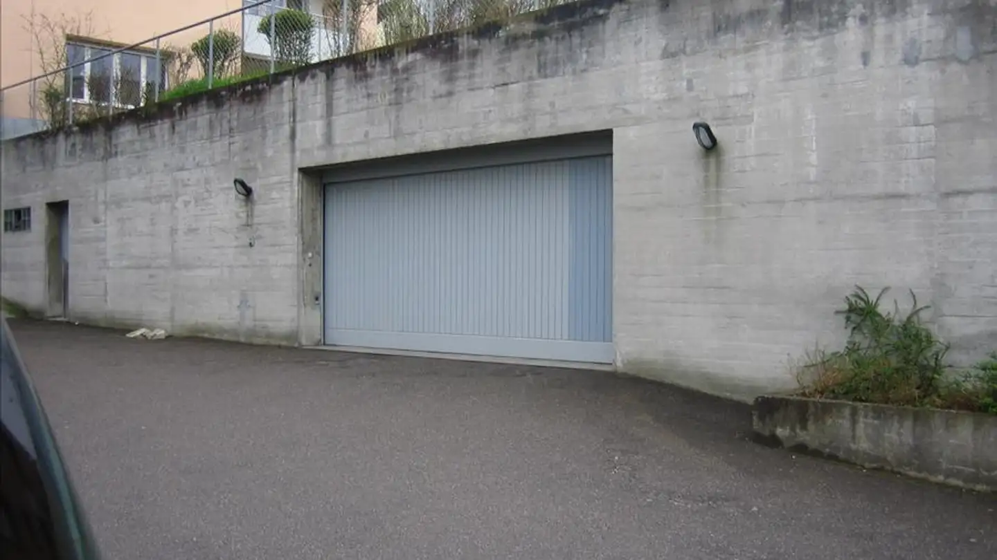 Indoor motorbike parking space for rent - Wollmattweg 2, 4143 Dornach