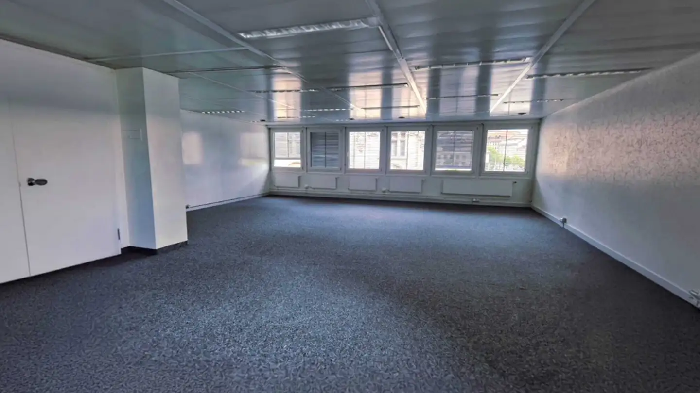 Grand magasin à louer - Rue Saint-Pierre / St. Peter-Gasse 18a, 1700 Fribourg - Photo 3