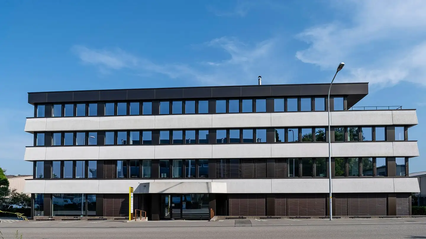 Bürofläche mieten - Gewerbestrasse 12, 8132 Egg b. Zürich