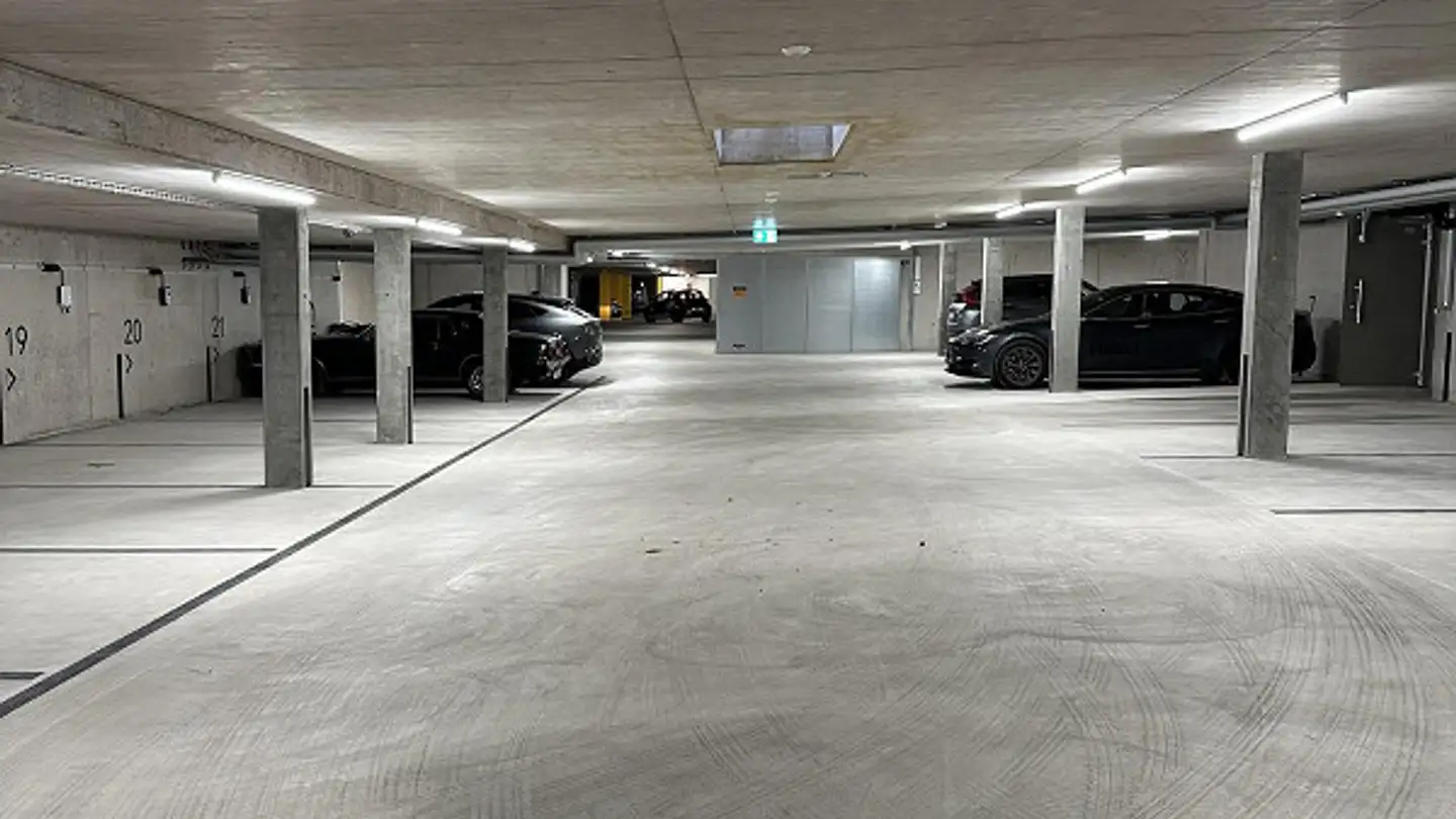 Place de parking souterraine à louer - Bahnhofstrasse 12, 8303 Bassersdorf - Photo 2