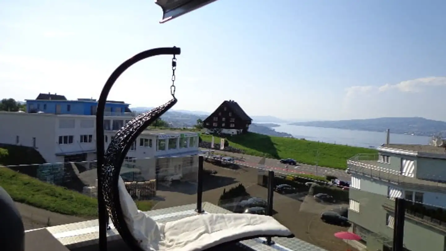 Attique à louer - Firststrasse 6, 8835 Feusisberg