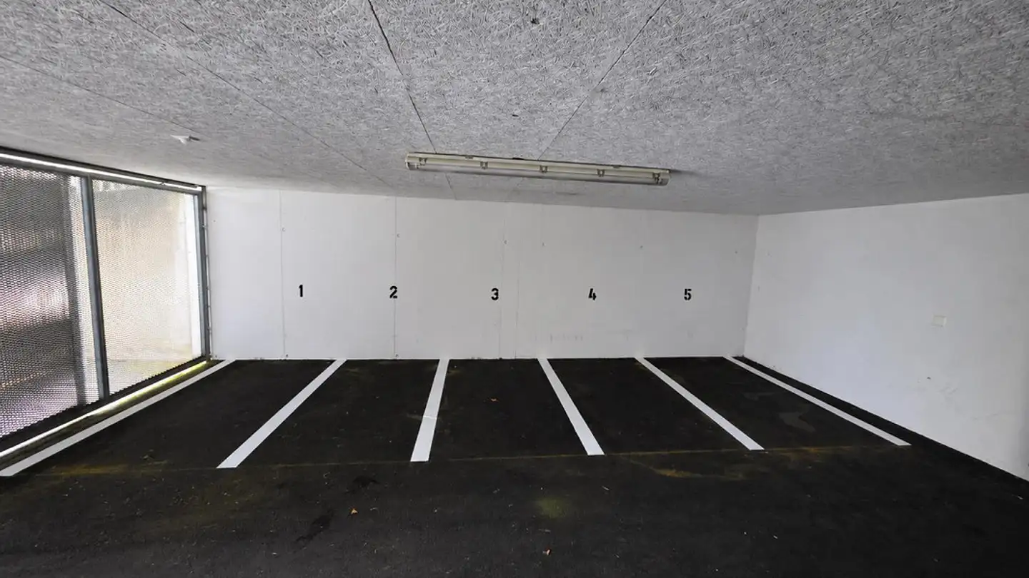 Indoor motorbike parking space for rent - Gerbering 12, 6030 Ebikon