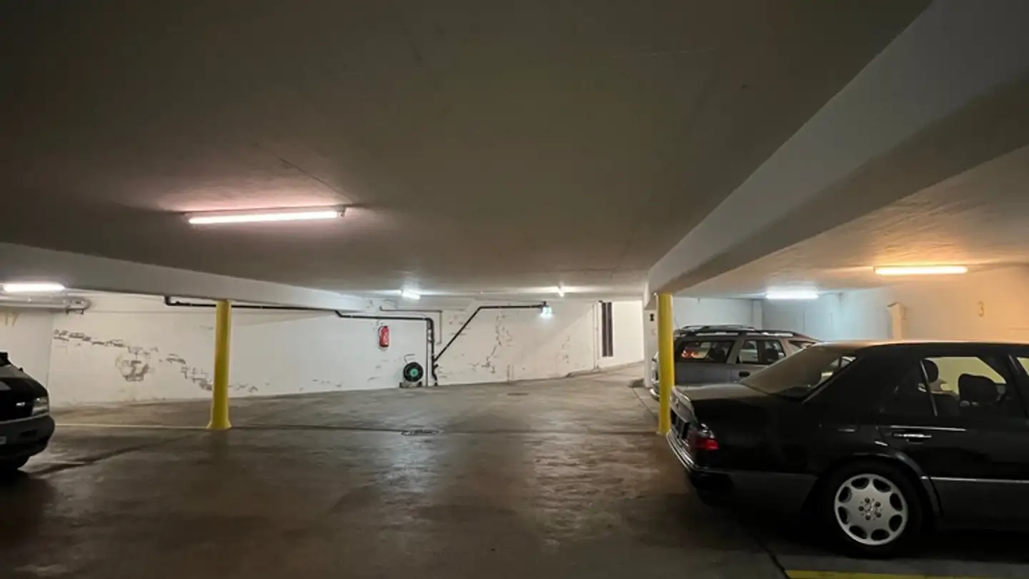 Tiefgaragenstellplatz mieten - Waldeggweg 1, 8400 Winterthur