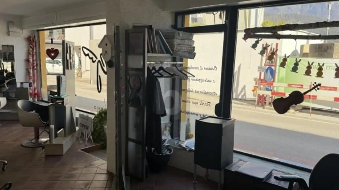 Commercial for sale - 6815 Melide