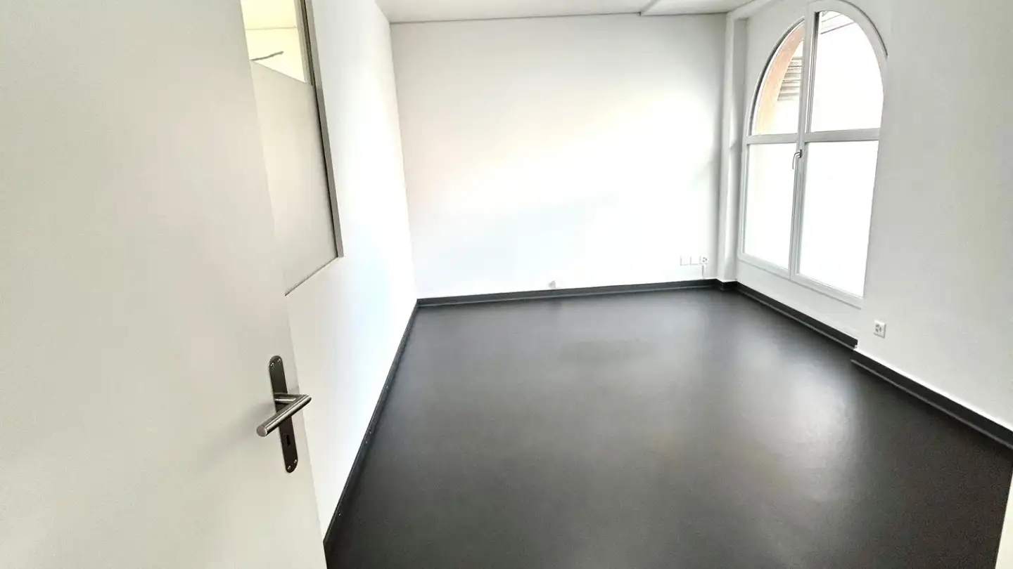 Commercial for rent - Im Lerchenfeld 2, 9535 Wilen b. Wil - Photo 2
