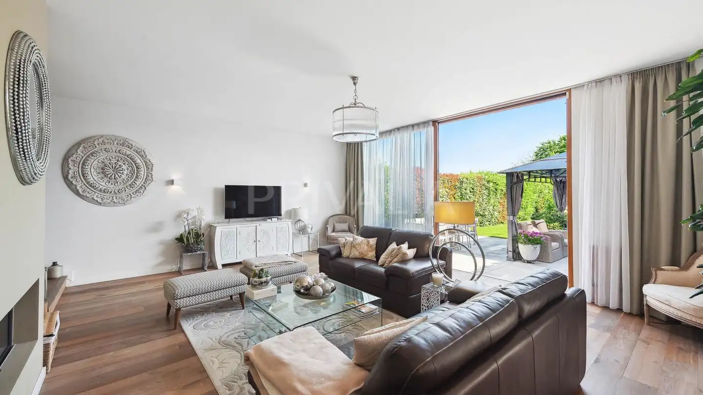 Row house for sale - 1254 Jussy