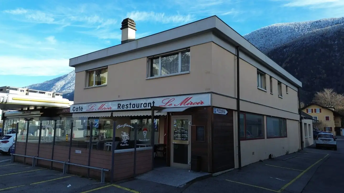 Mixed-use building for sale - 1920 Martigny