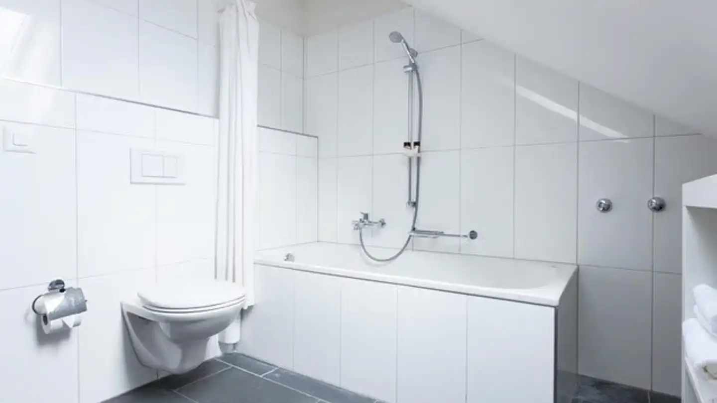 Dachgeschosswohnung mieten - Friedenstrasse 10, 8304 Wallisellen