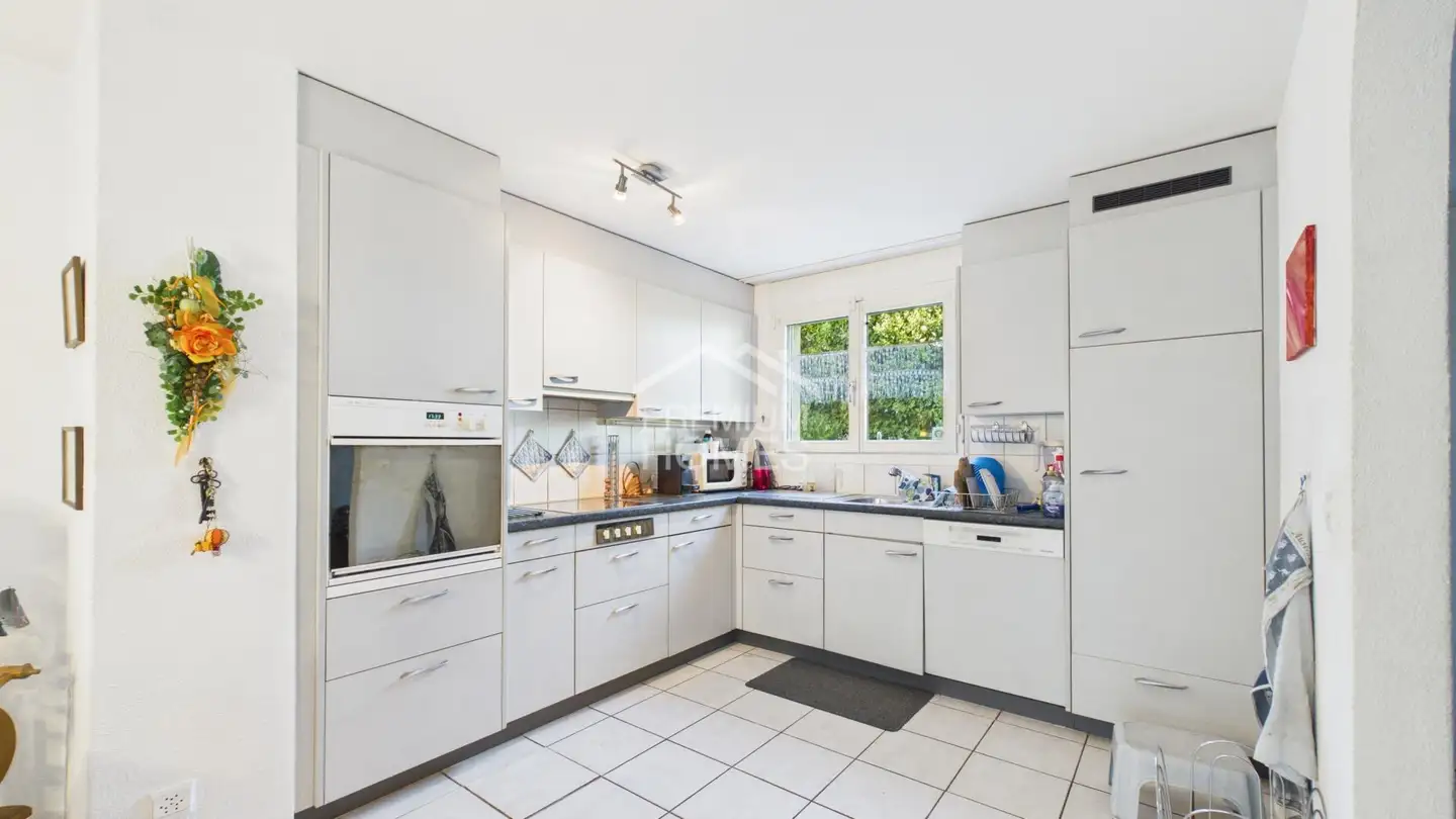 Row house for sale - 4153 Reinach BL - Photo 2