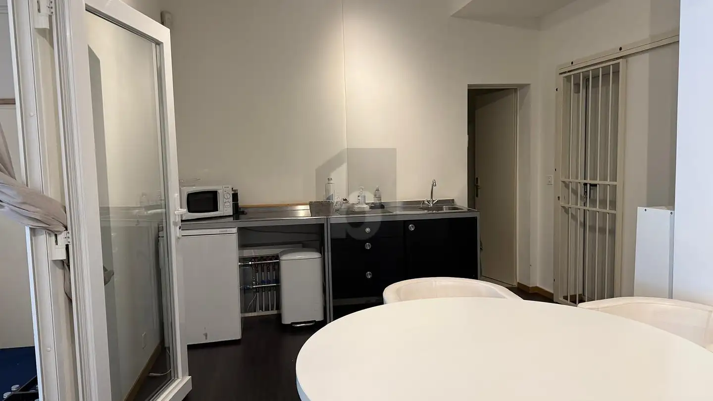 Office space for rent - 1820 Montreux
