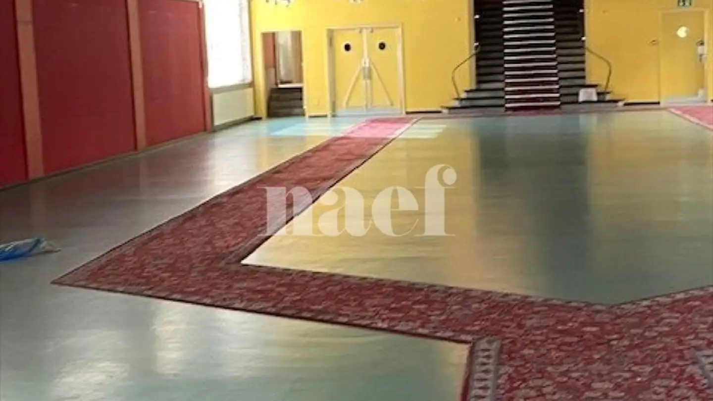 Commercial à louer - Avenue Léopold-Robert 19, 2300 La Chaux-de-Fonds