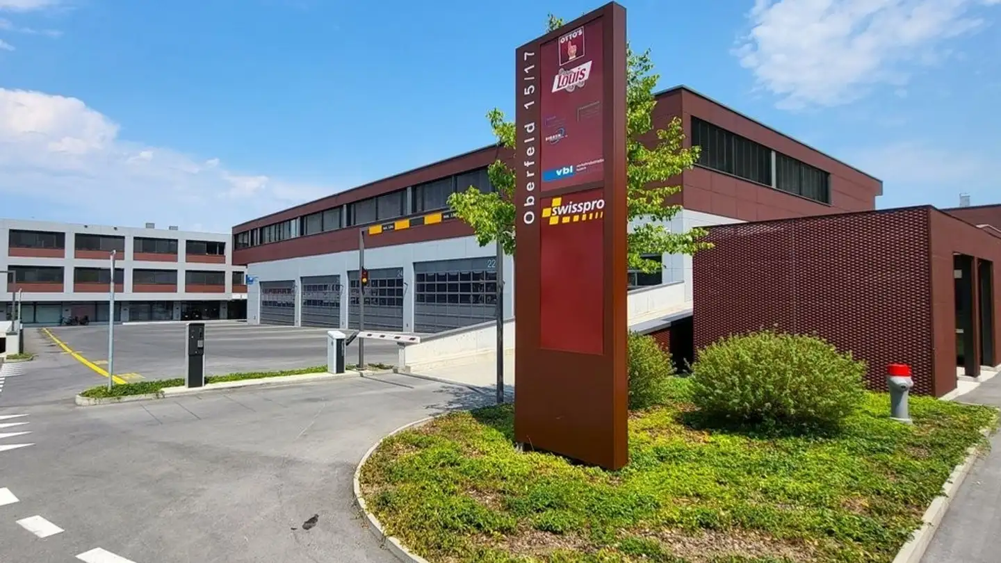 Place de parking extérieure à louer - Oberfeld 17, 6037 Root