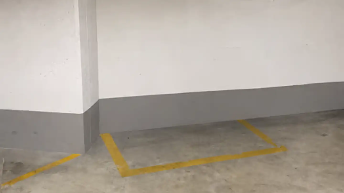 Place de parking souterraine à louer - Affolternstrasse 10, 8050 Zürich