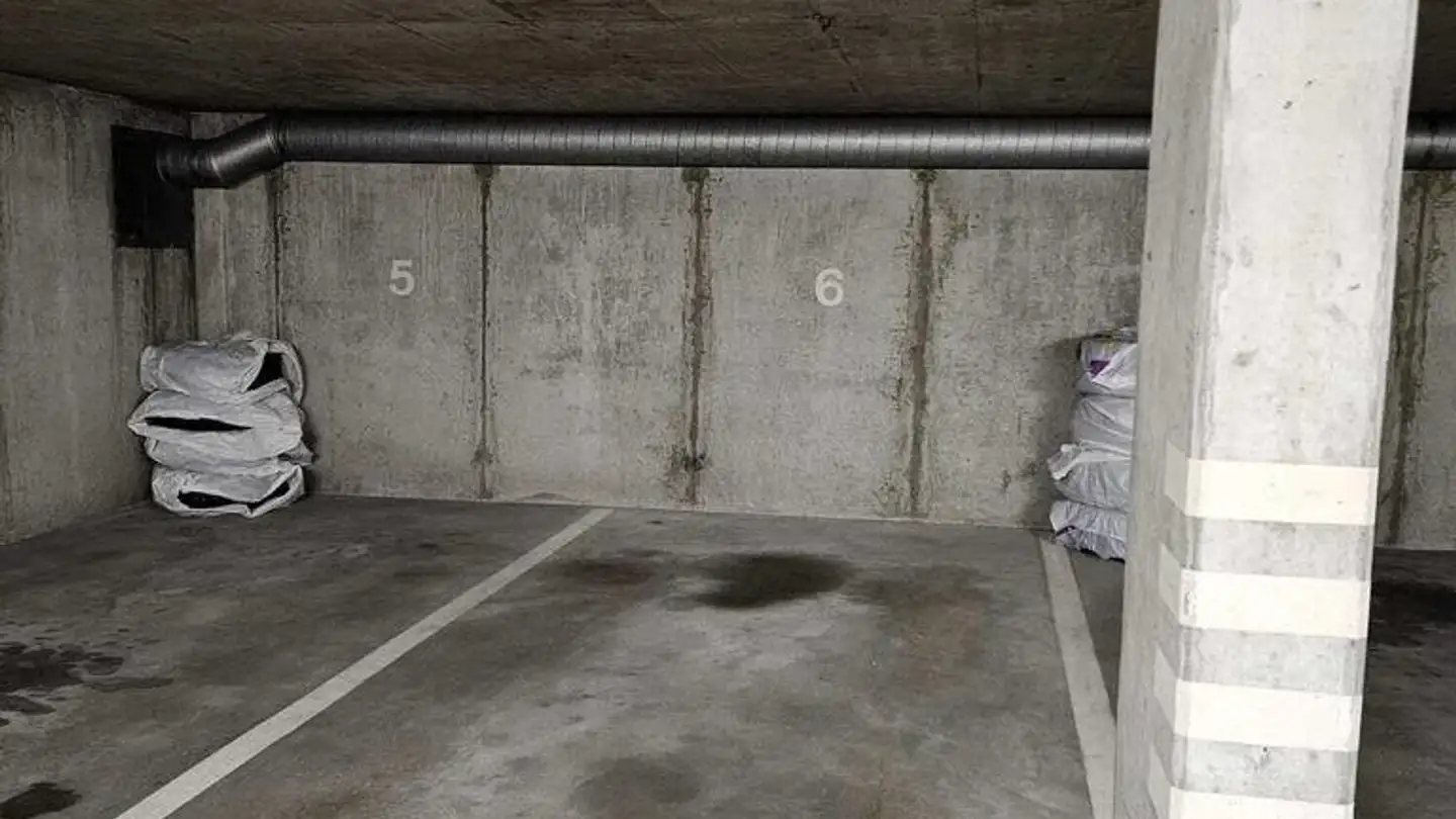 Place de parking souterraine à louer - Dinkelbergstrasse 15, 4132 Muttenz
