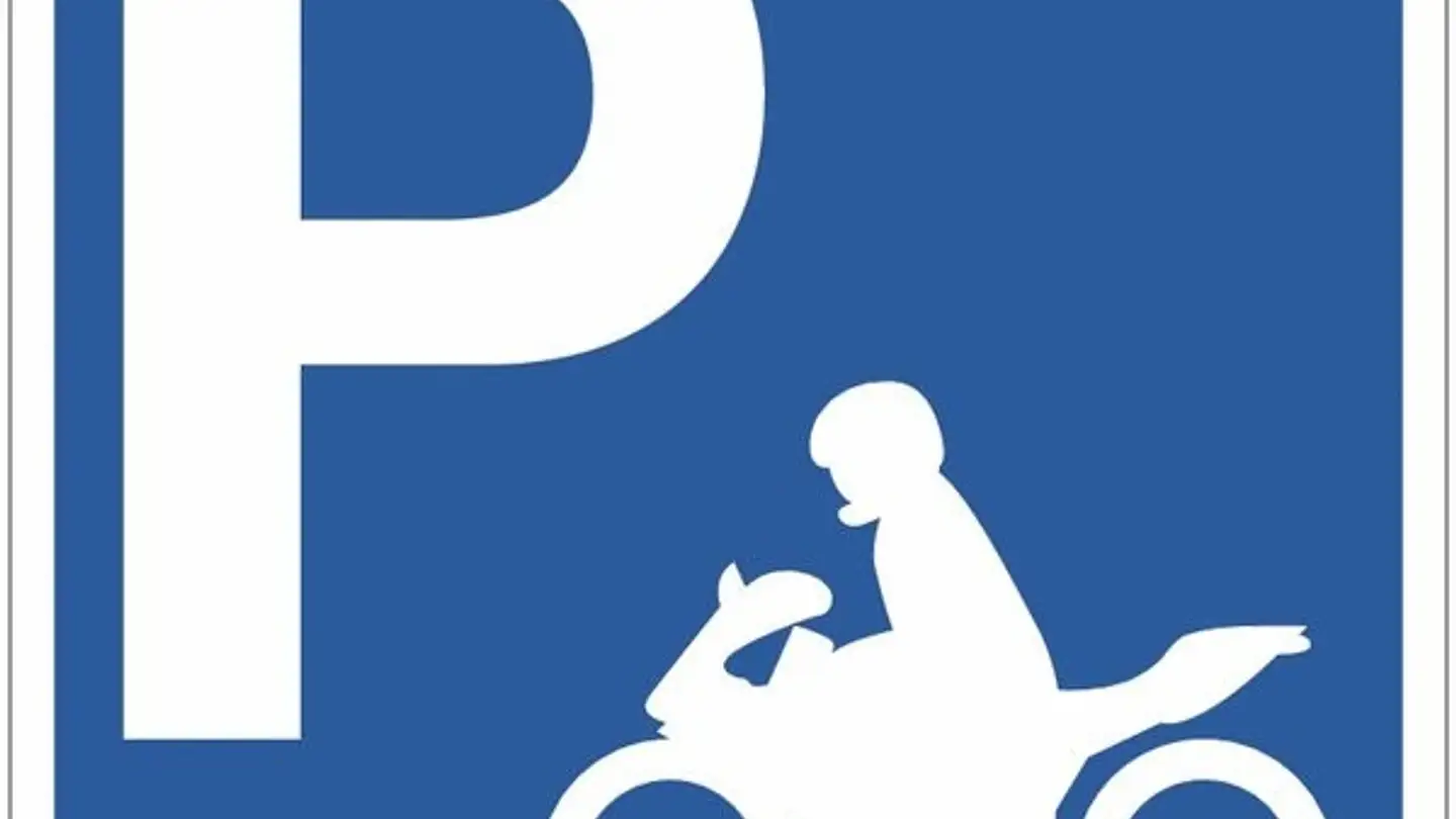 Indoor motorbike parking space for rent - Via San Giobbe 15, 6512 Giubiasco