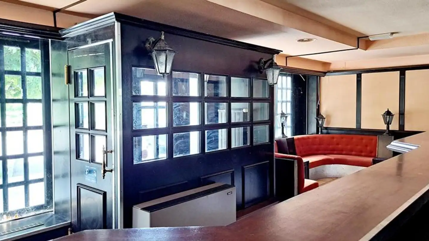 Mixed-use building for rent - Avenue Maurice-Troillet, 1950 Sion