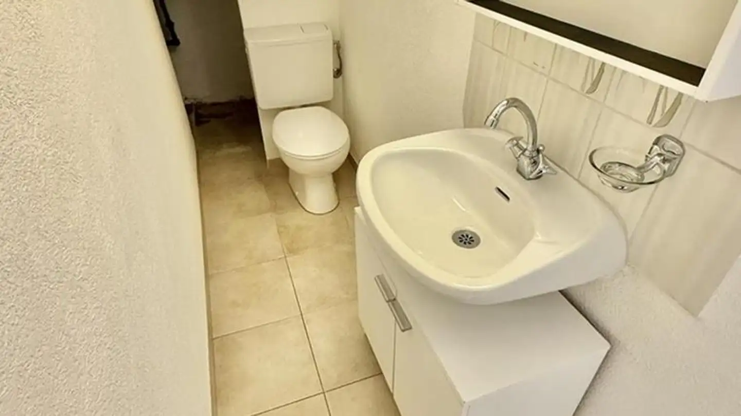 Spazio ufficio in affitto - Clos du Moulin, 2742 Perrefitte - Photo 2