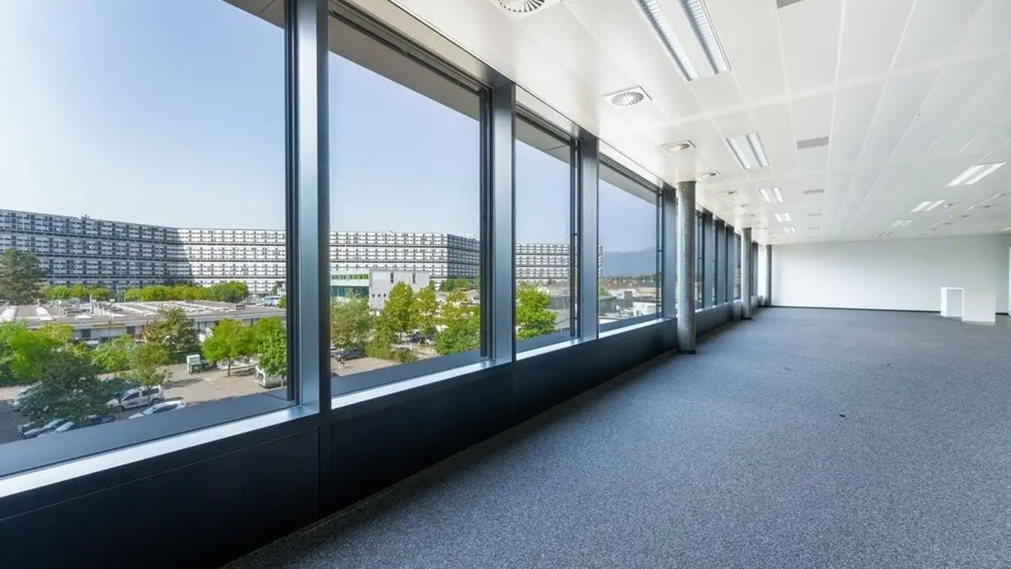 Office space for rent - Chemin Du Château-Bloch 11, 1219 Le Lignon - Photo 3