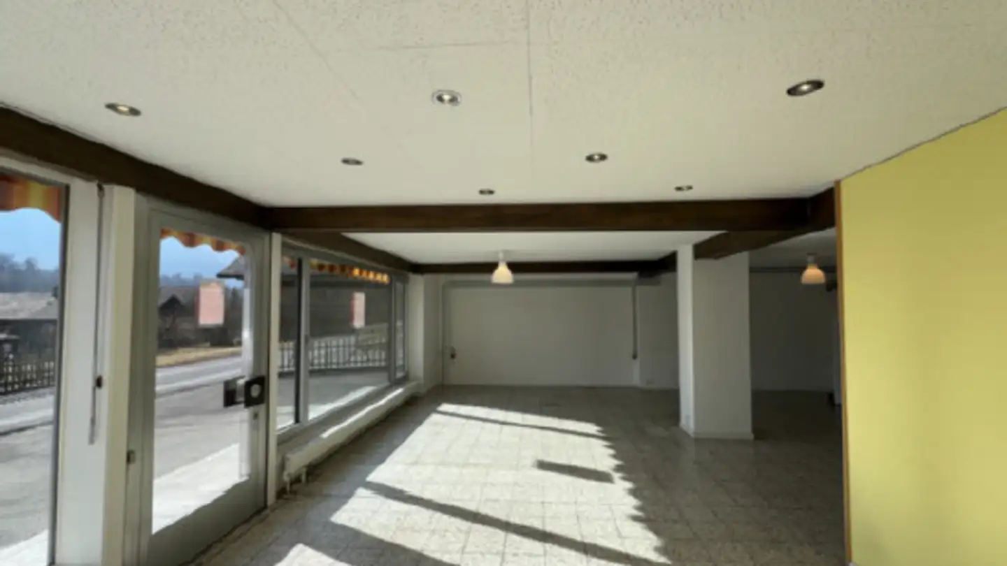 Commercial à louer - Scheidweg 6, 3858 Hofstetten b. Brienz
