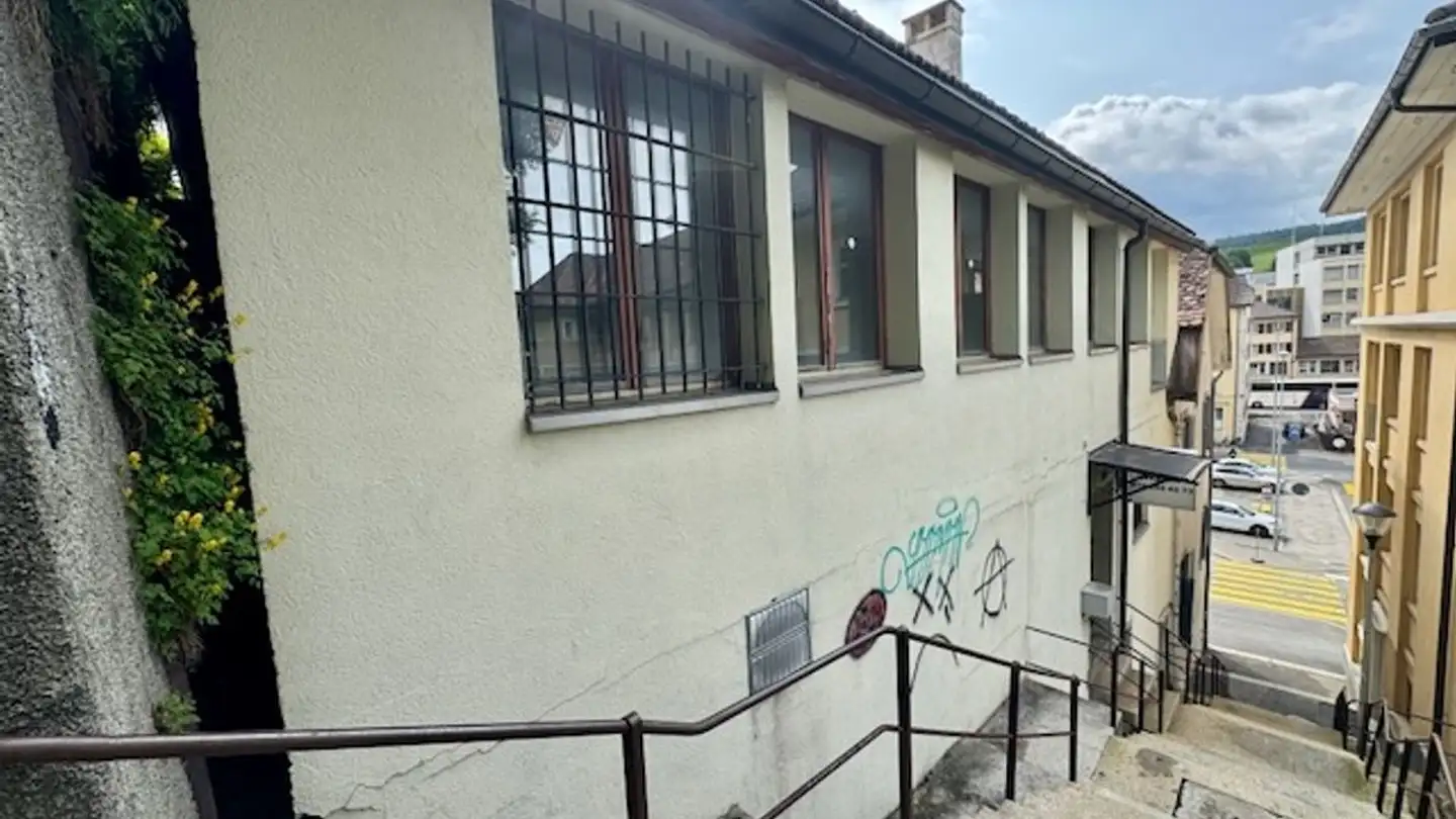 Stepped house for sale - 2400 Le Locle
