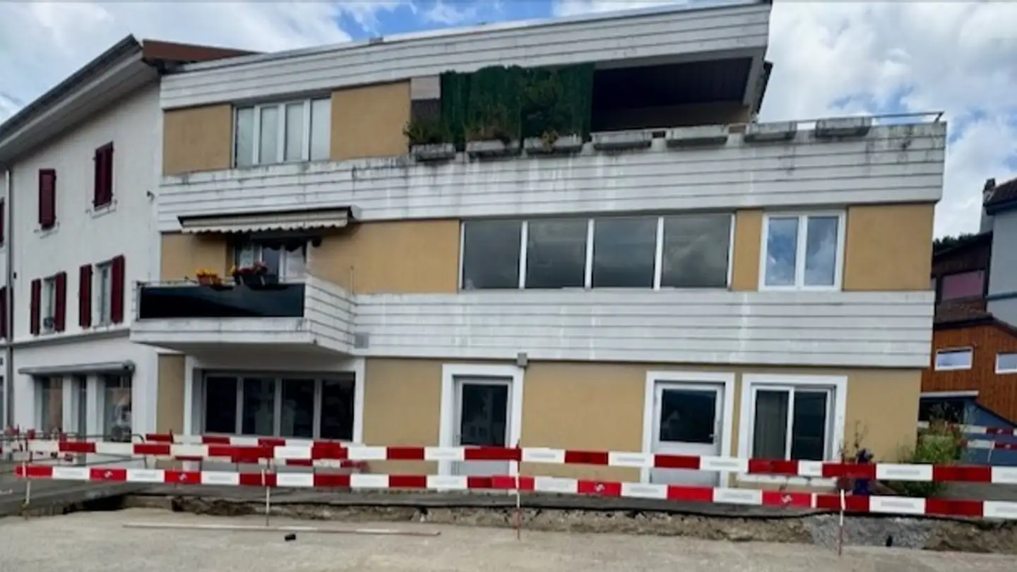 Mixed-use building for rent - Rue Pierre-Dubied 10, 2108 Couvet - Photo 2