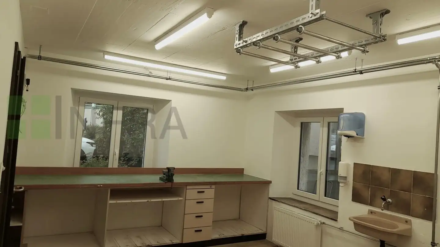 Commercial à louer - Chemin Des Vauches 7a, 2900 Porrentruy