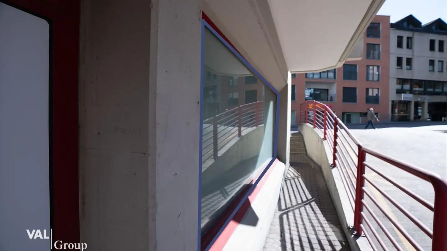 Negozio con vetrina in affitto - Rhonesandstrasse 9, 3900 Brig - Photo 3