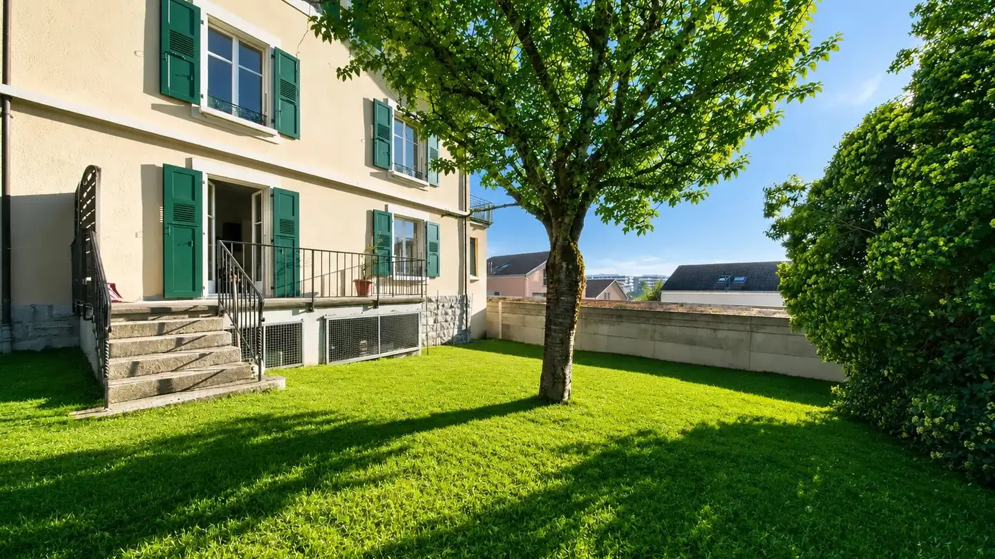 Residential building for sale - 1030 Bussigny