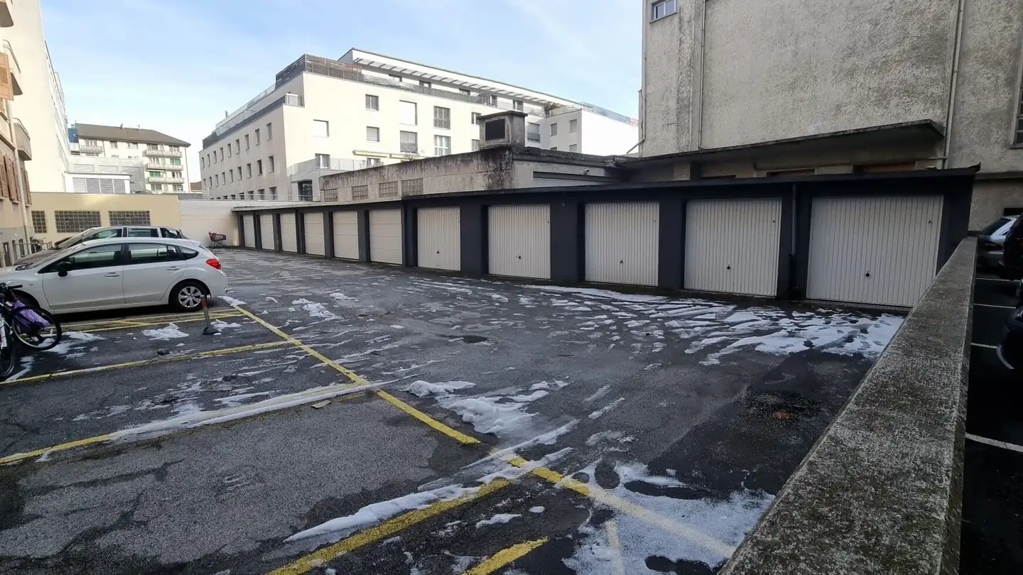 Single garage for rent - Avenue De Tourbillon, 1950 Sion