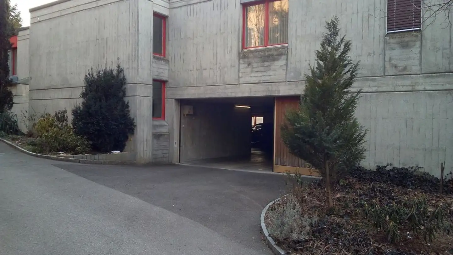Outdoor parking space for rent - Heerenweg 2, 8200 Schaffhausen - Photo 2