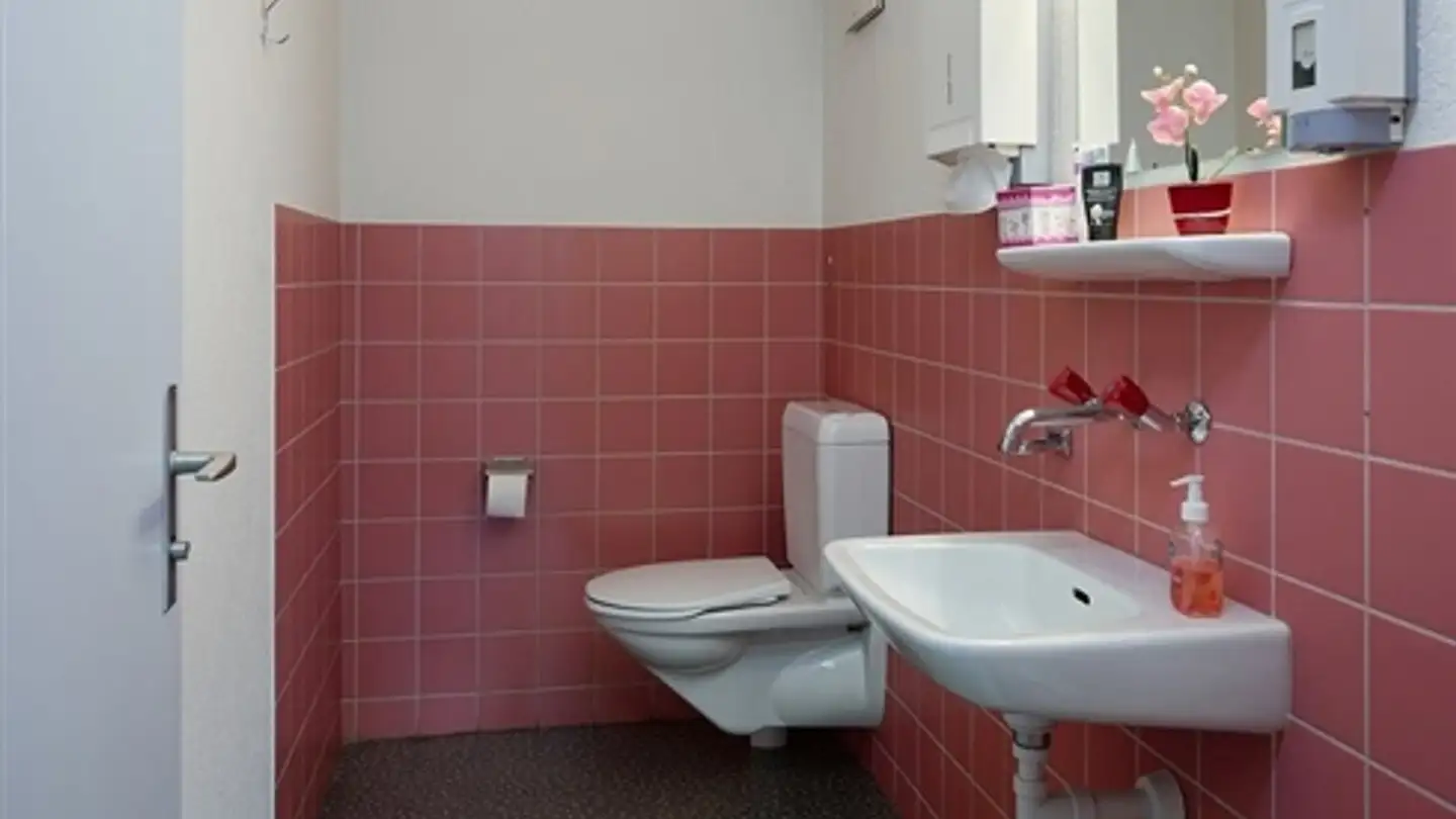 Office space for rent - Genuastrasse 15, 4142 Münchenstein