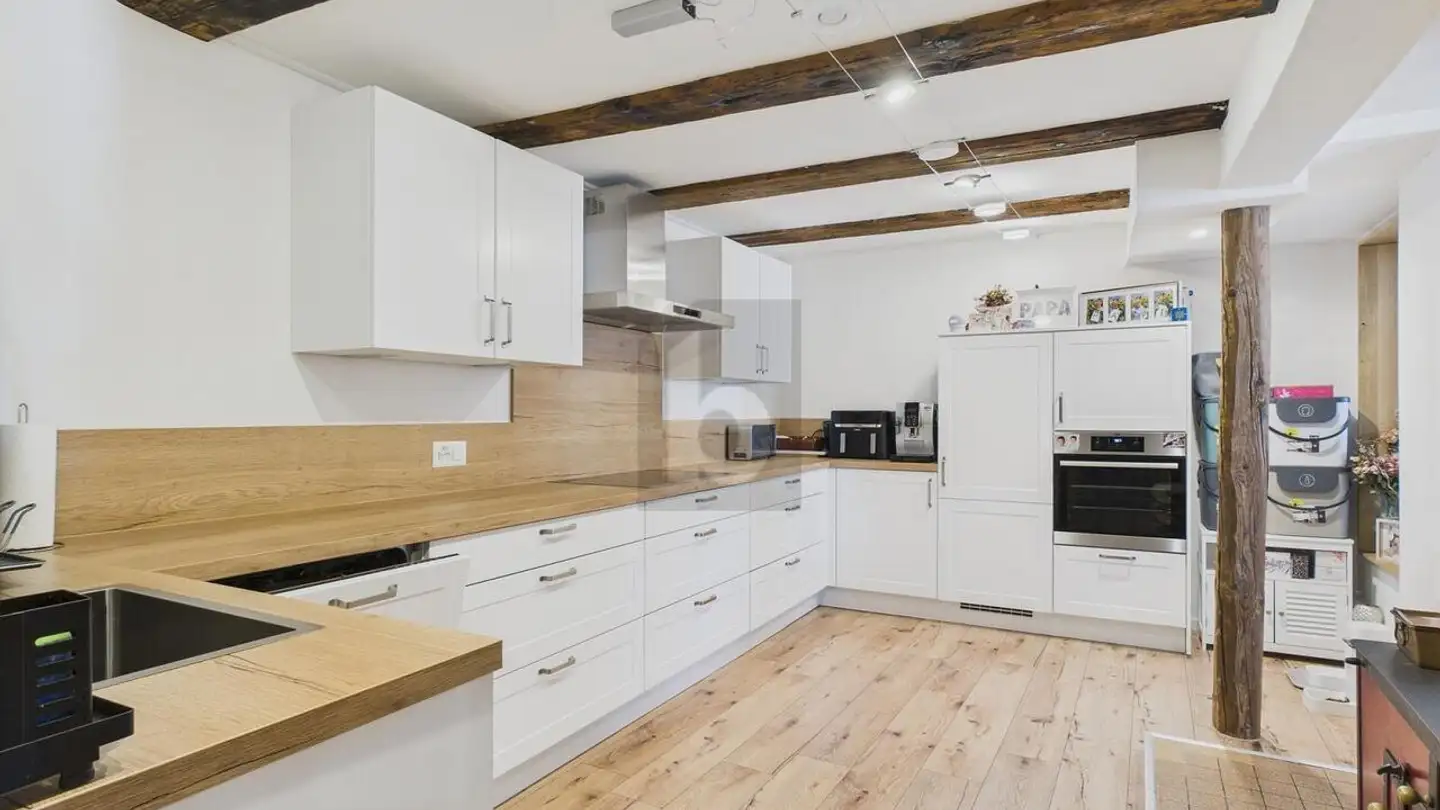 Stepped house for sale - 8215 Hallau