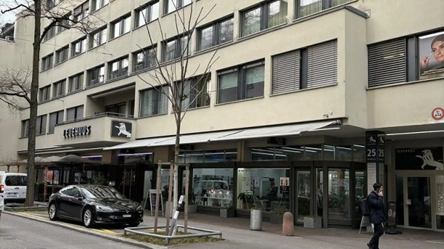 Place de parking souterraine à louer - Löwenstrasse 25, 8001 Zürich