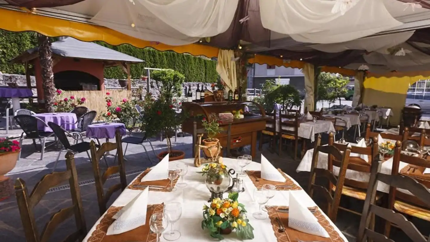 Hotel for sale - Via Stazione 12, 6654 Cavigliano