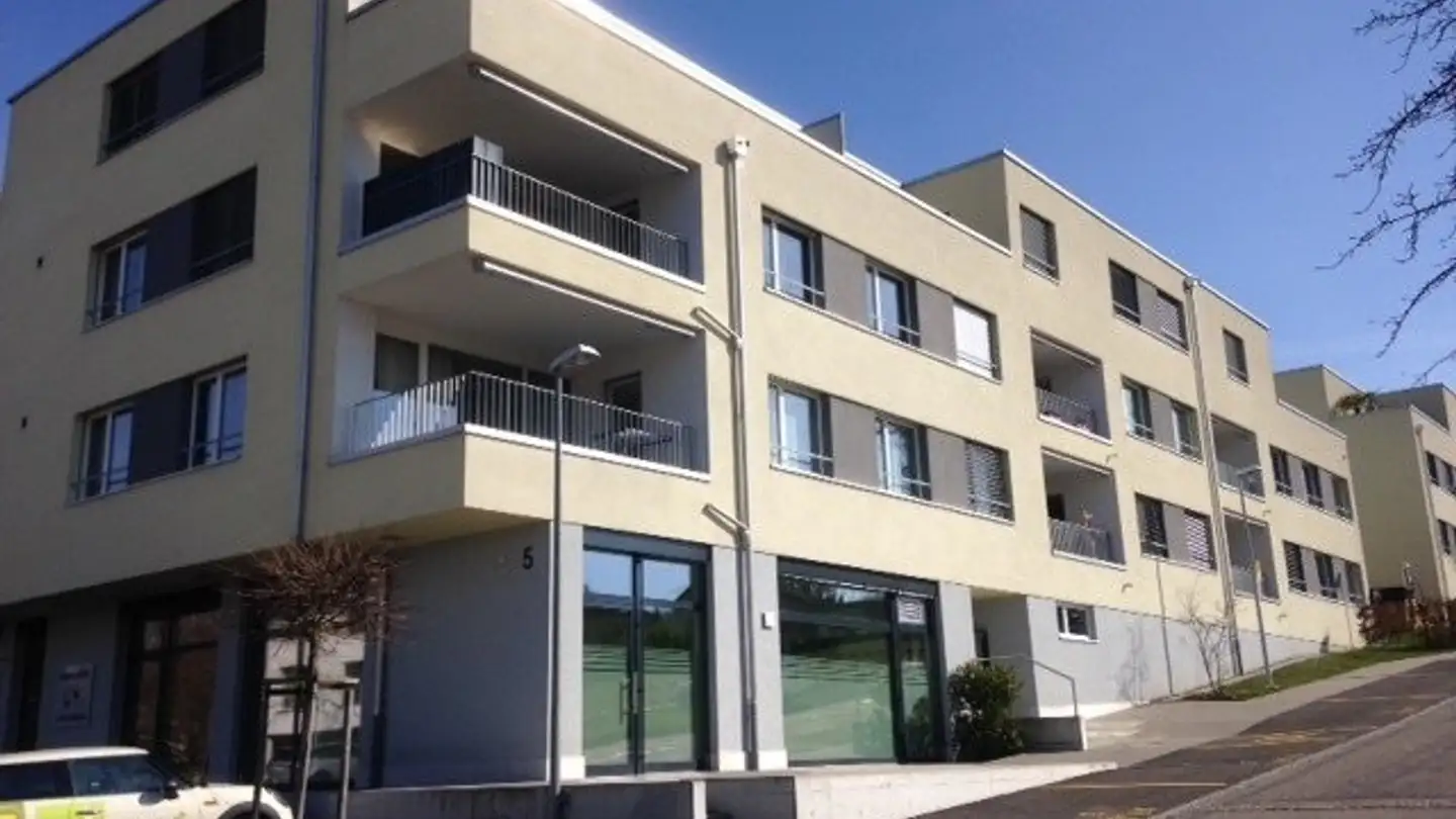 Place de parking extérieure à louer - Schulweg 5, 2562 Port