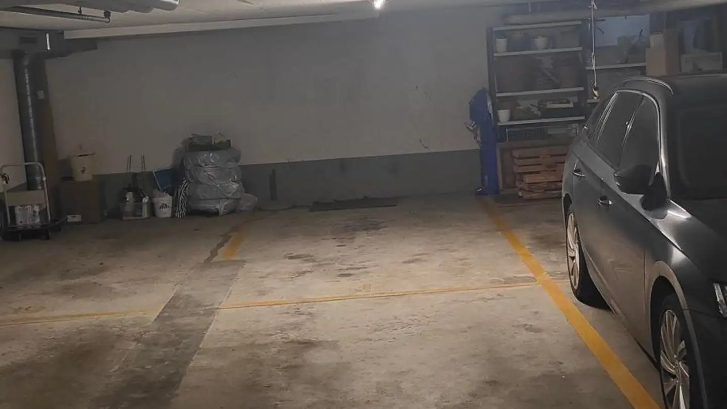 Underground parking space for rent - Zugerstrasse 21, 8816 Hirzel