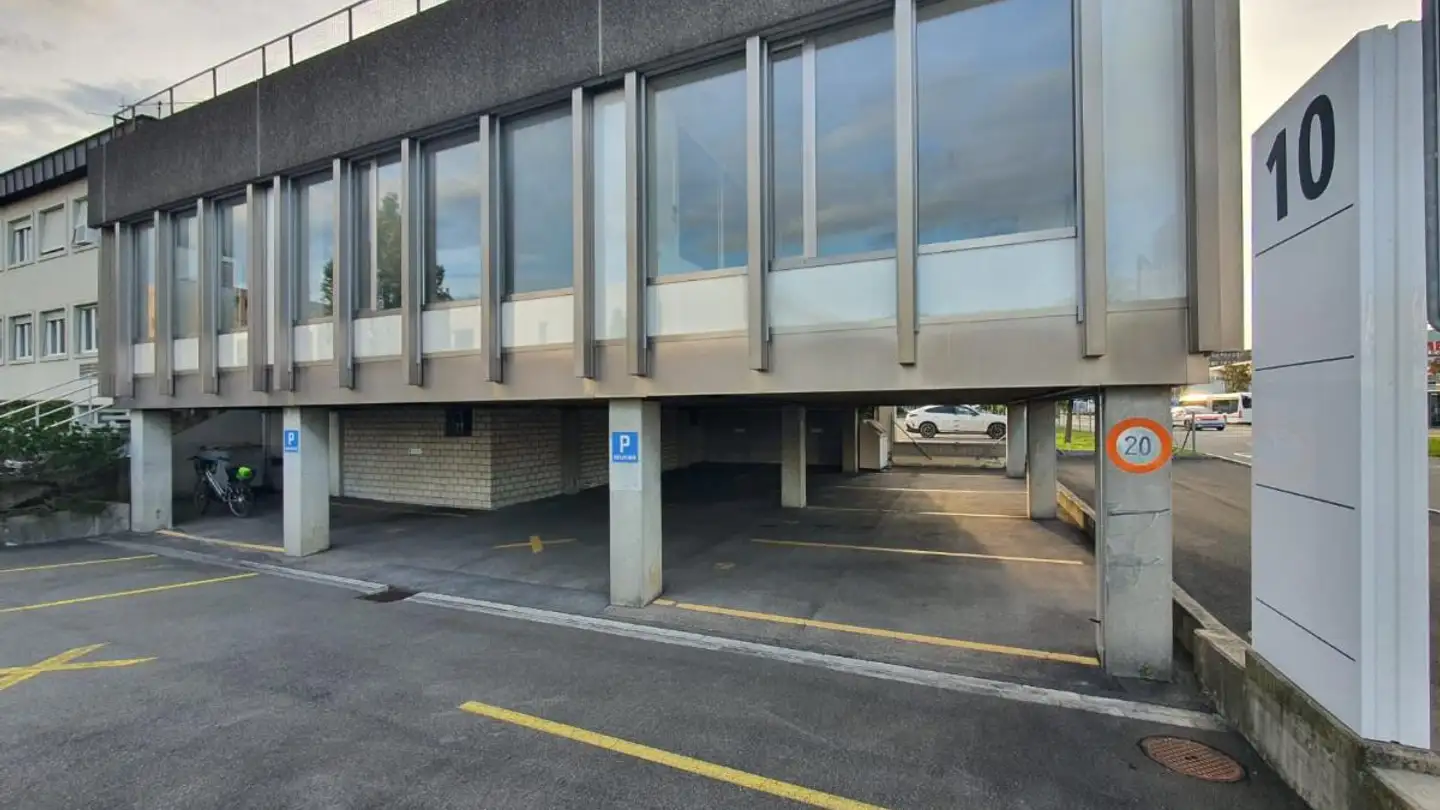 Place de parking extérieure à louer - Alte Steinhauserstrasse 10, 6330 Cham - Photo 2