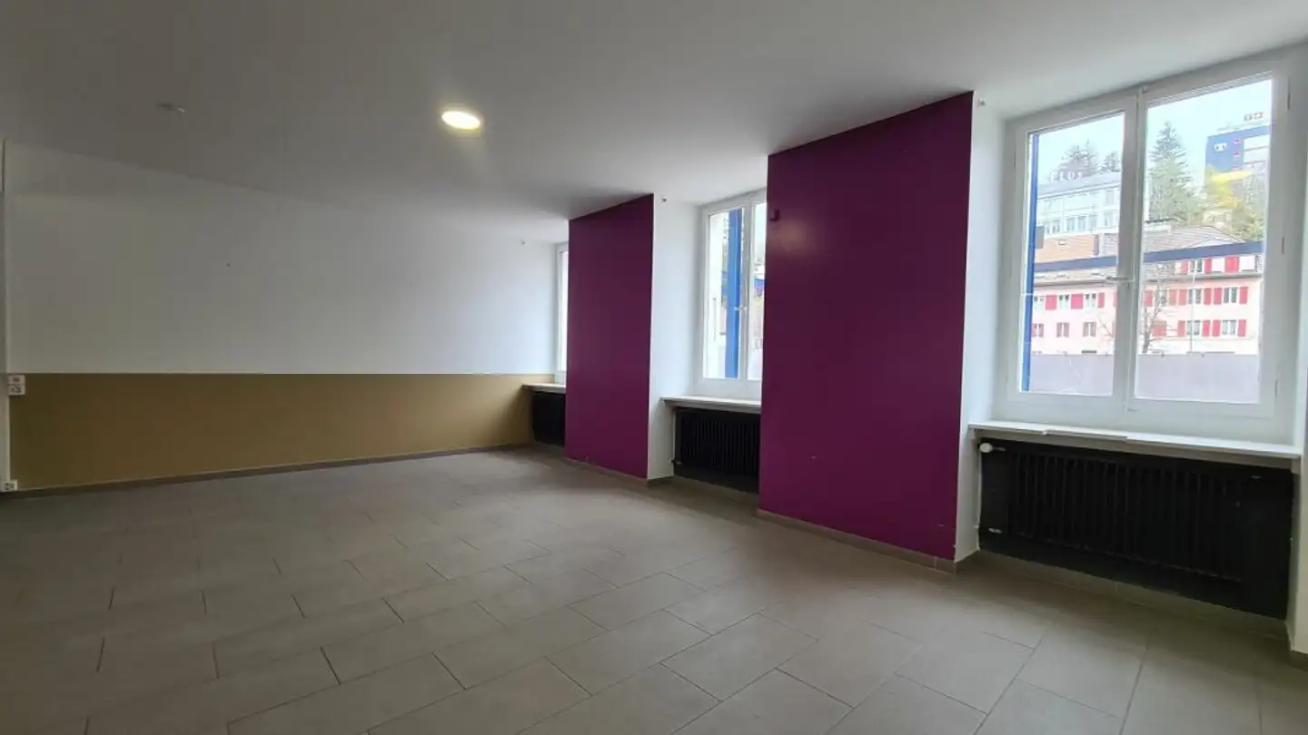 Grande magazzino in affitto - Rue Daniel-Jeanrichard, 2400 Le Locle - Photo 3